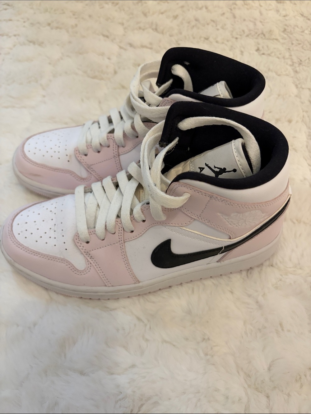 Nike Jordan 1 Mid Sneaker